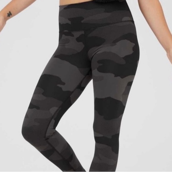 Offline by Aerie black and gray camouflage leggings - Picture 3 of 10